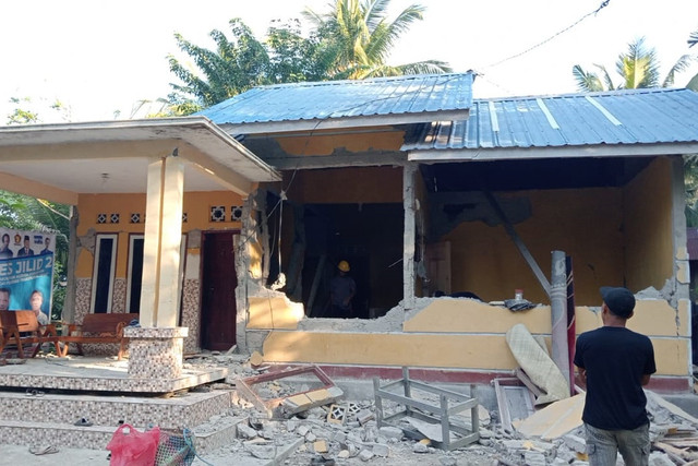 Kemensos gerakkan Tagana dan salurkan bantuan logistik awal senilai Rp 4,5 miliar untuk penanganan korban gempa bumi 7,7 magnitudo di Nusa Tenggara Timur, Sabtu (15/8/2026). Foto: Kemensos RI