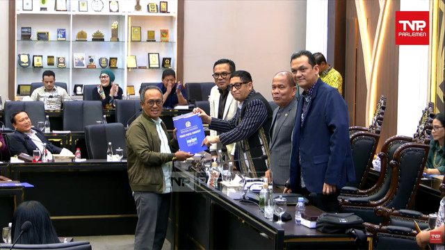 Baleg DPR RI menggelar rapat pleno pengambilan keputusan atas harmonisasi RUU Migas di Kompleks Parlemen, Senayan, Jakarta, Sabtu (15/8/2026). Foto: YouTube/ TVR Parlemen