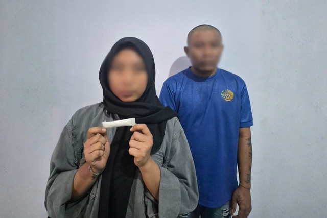 Seorang wanita berinisial DAT ditangkap usai kedapatan coba selundupkan sabu ke Lapas IIA Banyuwangi, Kamis (13/8/2026). Foto: Lapas Banyuwangi