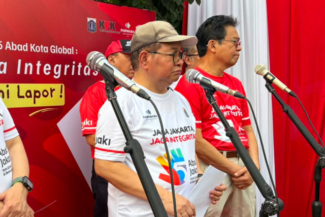 Gubernur DKI Jakarta Pramono Anung dan Wakil Ketua KPK Johanis Tanak saat ditemui di Taman Dukuh Atas, Jakarta Selatan, Minggu (16/8/2026). Foto: Nauval Pratama/kumparan