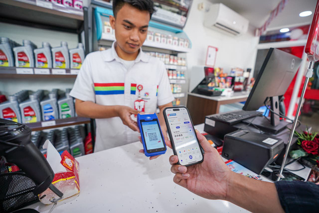 Pertamina Patra Niaga membagikan diskon BBM Rp450/liter dan flash sale MyPertamina hingga 45% untuk merayakan kemerdekaan. Foto: Dok. Pertamina Patra Niaga