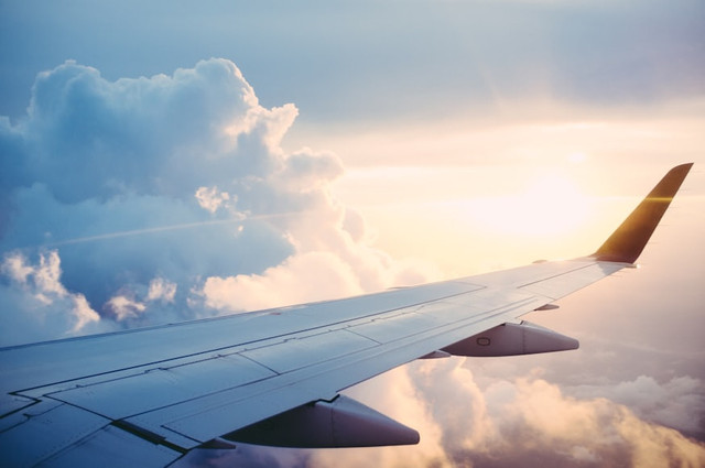 Ilustrasi Apa yang Harus Dipersiapkan Sebelum Naik Pesawat, Foto:Unsplash/Ross Parmly