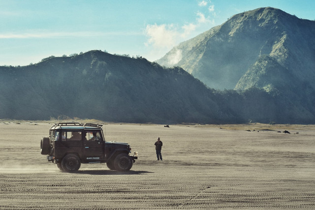 Ilustrasi Bromo ditutup sampai kapan. Foto: Unsplash.com/Azzadiva Sawungrana
