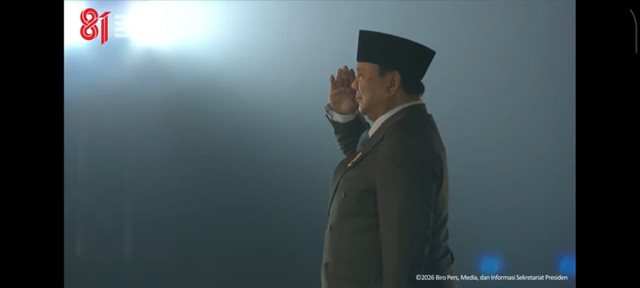 Presiden Prabowo Subianto memimpin Upacara Ziarah Nasional dan Renungan Suci di Taman Makam Pahlawan (TMP) Kalibata, Jakarta Selatan, Minggu (16/8) malam. Foto: Dok. YouTube Setpres