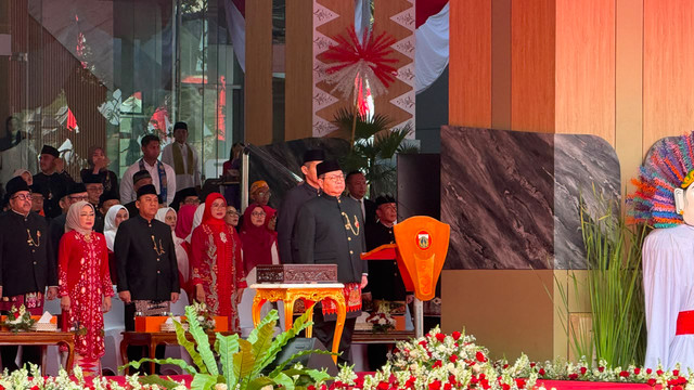 Gubernur DKI Jakarta, Pramono Anung, memimpin upacara peringatan HUT 81 Kemerdekaan RI di Halaman Balai Kota DKI Jakarta, Senin (17/8/2026). Foto: Zahira Hilman/kumparan