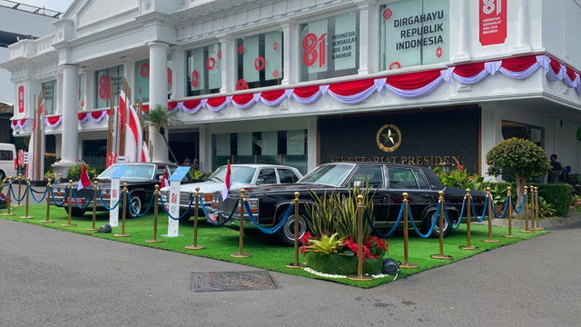 Mobil kepresidenan terdahulu dipamerkan di Kompleks Istana Kepresidenan Jakarta. Foto: Dok. Istimewa