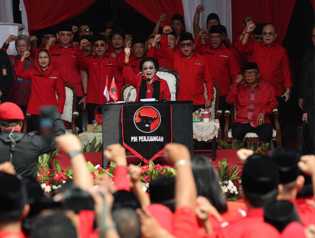 Ketua Umum PDIP, Megawati Soekarnoputri, pada Upacara Pengibaran Bendera Merah Putih Dalam Rangka Peringatan Peringatan HUT ke-81 RI oleh PDIP, Jakarta, Senin (17/8/2026). Foto: Dok. PDIP