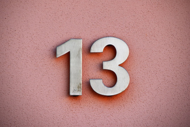 Ilustrasi Mengapa Angka 13 Dianggap Sial,Foto:Unsplash/Waldemar Brandt