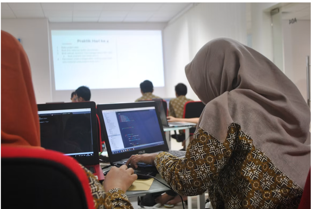 Ilustrasi belajar coding. foto: https://unsplash.com/@flashcomindonesia