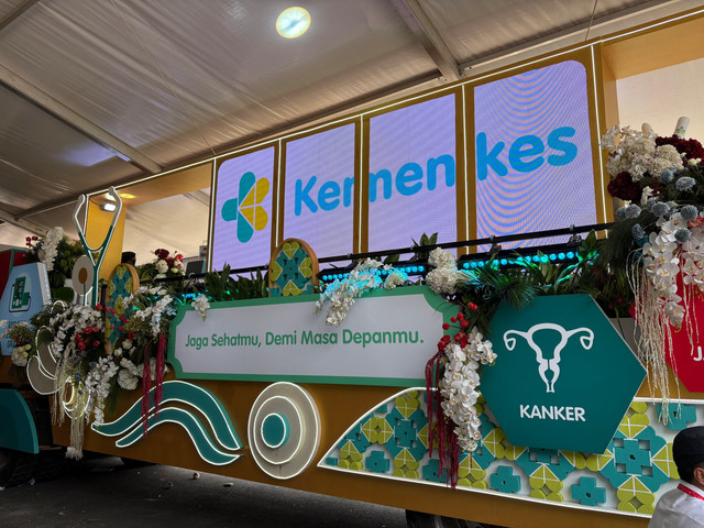 Persiapan truk custom berbagai instansi K/L menjelang pawai karnaval kemerdekaan pukul 18.00 di Monas, Jakarta, Senin (17/8/2026). Foto: Joakhim Tharob/kumparan