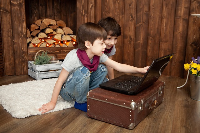 Ilustrasi kids, entertainment, notebook. Foto: Pixabay