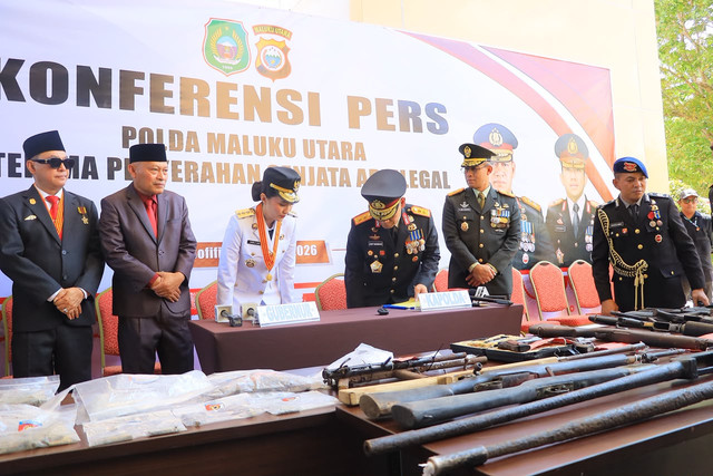 Polda Maluku Utara sita 16 pucuk senjata api dan 138 butir amunisi berbagai kaliber. Foto: Dok. Polda Malut