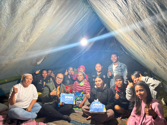 PNM salurkan bantuan untuk masyarakat terdampak gempa bumi di Nusa Tenggara Timur. Foto: Dok. PNM