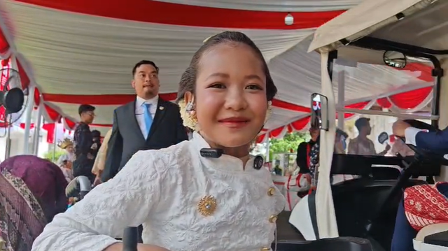 Sinden cilik disabilitas Savia Aulia Rahmawati di Istana Merdeka, Jakarta Pusat, Senin (17/8/2026). Foto: Zamachsyari/kumparan