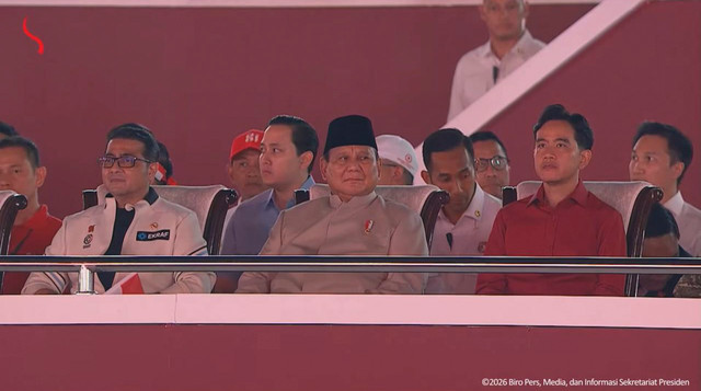 Presiden Prabowo Subianto dan Wakil Presiden Gibran Rakabuming Raka hadir saat acara Karnaval Bersatu Harmoni Nusantara di Lapangan Monas, Senin (17/8/2026). Foto: Youtube/Sekretariat Presiden