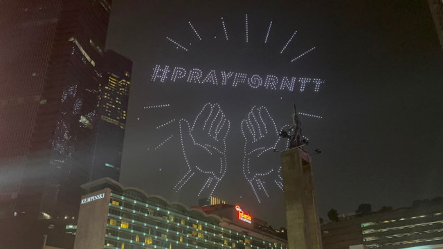 Momen penyelenggaraan Drone Show pada karnaval Malam Merdeka di Bundaran HI, Jakarta Pusat, Senin (17/8/2026). Foto: Pradya Tirta/kumparan
