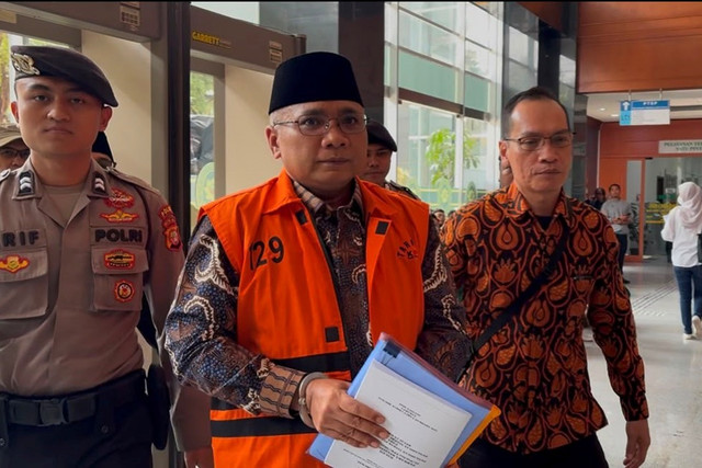 Terdakwa kasus dugaan korupsi kuota haji Yaqut Cholil Qoumas tiba untuk menjalani sidang dengan agenda eksepsi di Pengadilan Tipikor, Jakarta, Selasa (18/8/2026). Foto: Kevin Daniel/kumparan