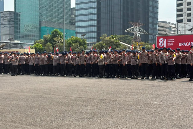 Apel pelayanan unjuk rasa beberapa elemen kelompok mahasiswa di Lapangan Presisi, Polda Metro Jaya, Jakarta Pusat, Selasa (18/8/2026). Foto: Pradya Tirta/kumparan