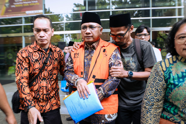 Terdakwa kasus dugaan korupsi kuota haji Yaqut Cholil Qoumas berjalan usai menjalani sidang dengan agenda eksepsi di Pengadilan Tipikor, Jakarta, Selasa (18/8/2026). Foto: Jamal Ramadhan/kumparan