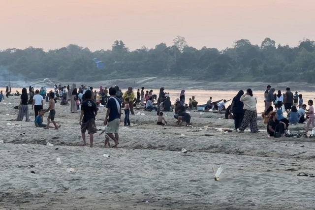 Sungai Mahakam di Kabupaten Kutai Barat, Kalimantan Timur, mengalami penyusutan, Senin (17/8/2026). Foto: Dok. Istimewa