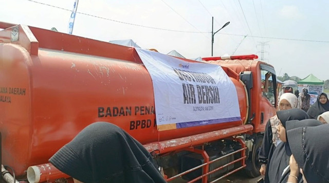 Penyediaan Air Bersih untuk Acara Reuni Akbar dan Milad ke-104 Pondok Pesantren Sukahideng (Sumber: DT Peduli)