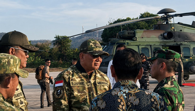 Menhan Sjafrie Sjamsoeddin antar 20 ton bantuan ke NTT, usai upacara kemerdekaan di Istana Negara, Senin (17/8). Foto: Dok. Kemhan