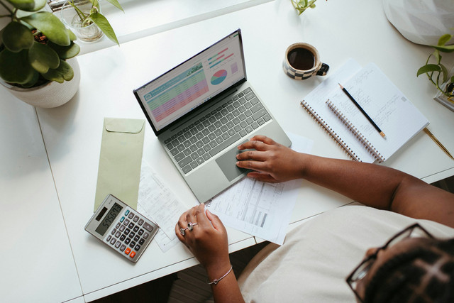 Ilustrasi rumus rata-rata Excel. Foto: Unsplash.
