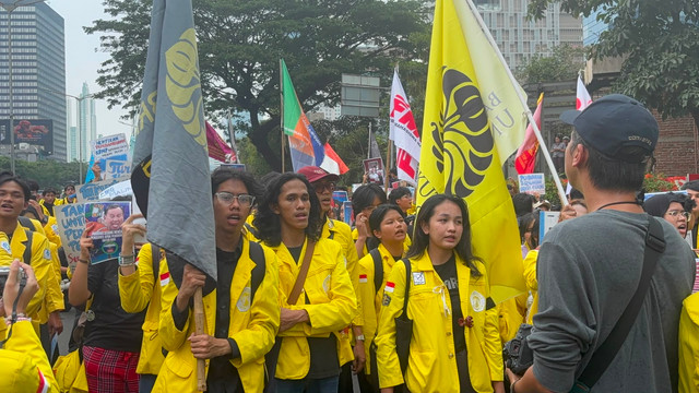 Momen Mahasiswa-Mahasiswi Universitas Indonesia tiba di Dukuh Atas, Jakarta Pusat,
Selasa (18/8/2026). Foto: Pradya Tirta/kumparan