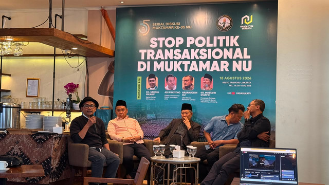Ketua PWNU DKI Jakarta Samsul Ma'arif, CEO Alvara Research Center Hasanuddin Ali, Direktur Parameter Politik Indonesia (PPI) Adi Prayitno, dan Kiai Musta'in Syafi'i dalam agenda Serial Diskusi Muktamar NU di Jakarta Pusat, Selasa (18/8/2026). Foto: Zahira Hilman/kumparan