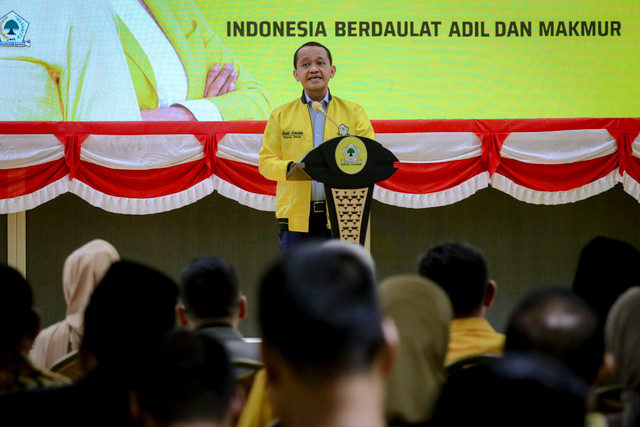 Ketua Umum Partai Golkar Bahlil Lahadalia memberikan sambutan dalam perayaan HUT ke-81 Republik Indonesia di Kantor DPP Partai Golkar, Slipi, Jakarta, Selasa (18/8/2026). Foto: Jamal Ramadhan/kumparan