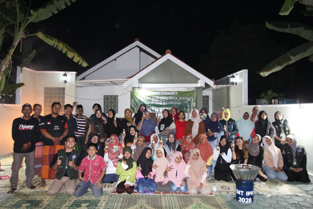 Dokumentasi Kegiatan Pelatihan Tungku Sekam oleh Tim KKNT IPB 2026 di Jurang Jero, Klaten. Sumber Foto : Hasil Dokumentasi TIM KKNT IPB KLATENKAB06