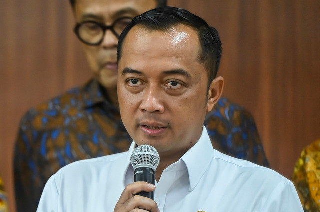Menteri Sekretaris Negara Prasetyo Hadi menyampaikan keterangan mengenai Peraturan Presiden (Perpres) tentang ojek online (ojol) di Kompleks Parlemen, Senayan, Jakarta, Selasa (18/8/2026). Foto: Rivan Awal Lingga/ANTARA FOTO