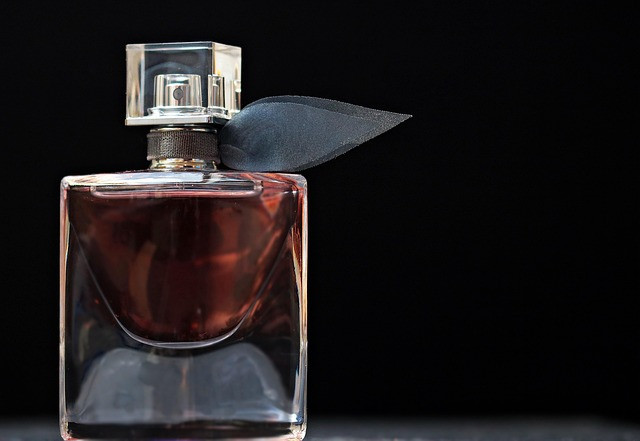 Ilustrasi perfume, flacon, glass bottle. Foto: Pixabay