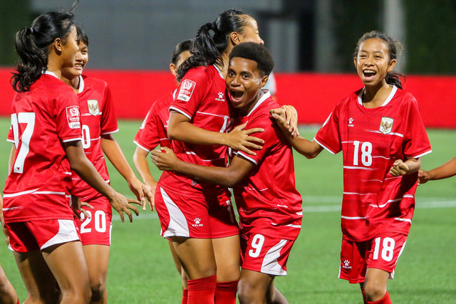 Selebrasi pemain Timnas Garuda Pertiwi Indonesia U-16 usai mencetak gol ke gawang Timnas Putri Hong Kong  U-16 pada pertandingan Piala Srikandi Merdeka 2026 di Supersoccer Arena, Kudus, Jawa Tengah, Selasa (18/8/2026). Foto: Nirza/ANTARA FOTO