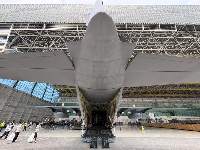 Serah terima C130 di fasilitas GMF di Bandara Soekarno Hatta, Tangerang pada Rabu (19/8/2026). Foto: Argya Maheswara/kumparan
