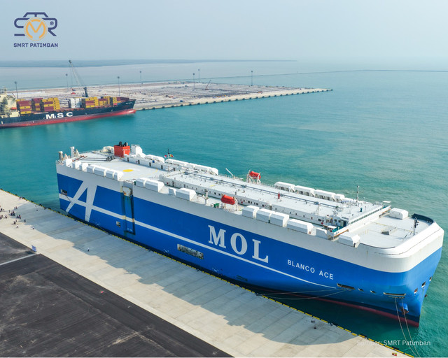 Kapal MV Blanco Ace melaksanakan uji sandar pada Dermaga Kendaraan Paket 5: Car Terminal Construction, Selasa (18/8). Foto: Dok: DJPL KSOP Kelas II Patimban