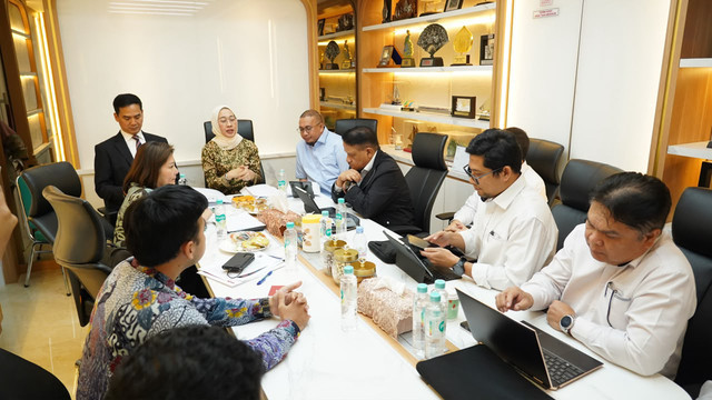 Wakil Ketua Komisi VI DPR RI dari Fraksi Gerindra Andre Rosiade menggelar pertemuan dengan Danantara Asset Management (DAM), PT Adhi Commuter Properti Tbk, dan PT Adhi Karya (Persero) Tbk, Selasa (18/8/2026). Foto: Dok. Istimewa