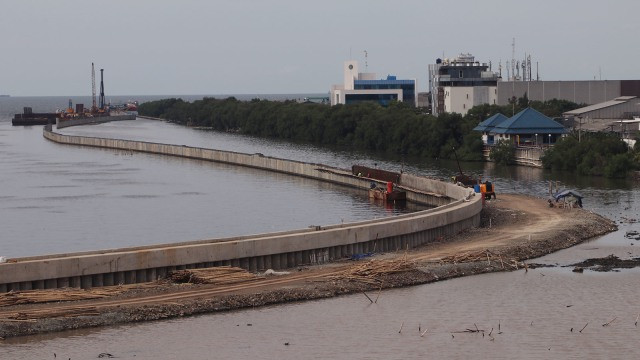 https://kumparan.com/kumparanbisnis/ahy-proyek-giant-sea-wall-bakal-kombinasikan-beton-dan-mangrove-25uvUsaqgv6