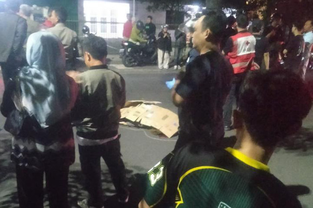Polisi saat mendatangi TKP kecelakaan yang menewaskan pejalan kaki di Jalan Lodaya, Kelurahan Turangga, Kecamatan Lengkong, Kota Bandung. Foto: Dok. Satlantas Polrestabes Bandung