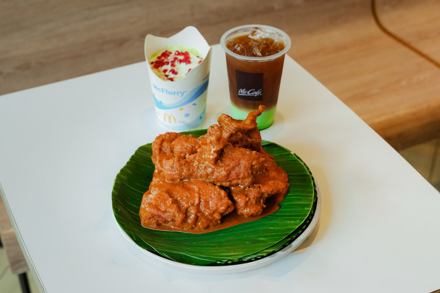 Ayam krispy kari Medan, menu baru "Ini Rasa Kita" McD Indonesia. Foto: McDonald's Indonesia