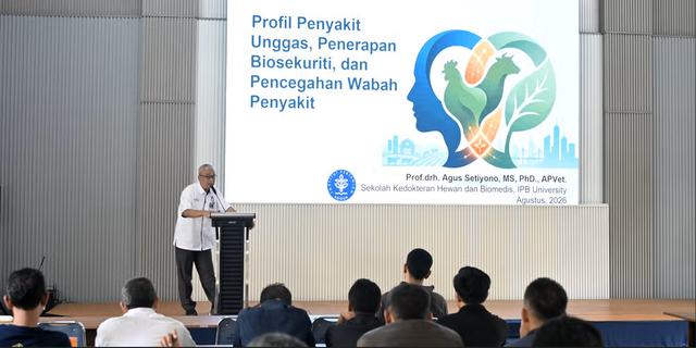 Cegah Resistensi Antimikroba, SKHB IPB Edukasi Peternak tentang Antibiotik