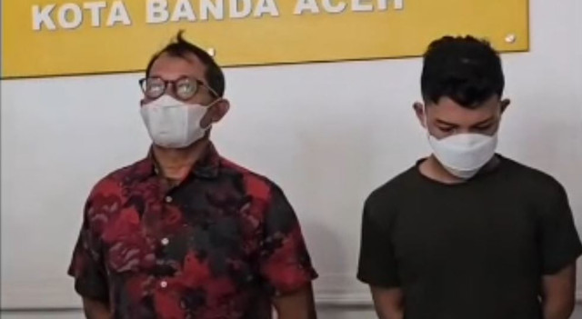 Kepala Inspektorat Kota Banda Aceh berinisial FD (58) diamankan bersama seorang pemuda berinisial AM (22). Foto: Dok. Istimewa