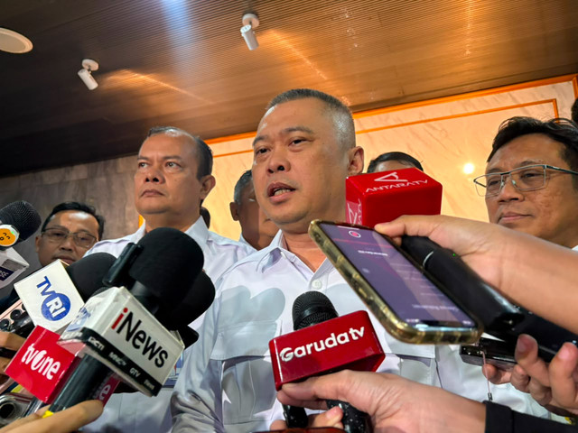 Menhub Dudy Purwagandhi dan Kepala BMKG Teuku Faisal Fathani di Kompleks Parlemen, Senayan, Jakarta, Rabu (19/8/2026). Foto: Nasywa Athifah/kumparan