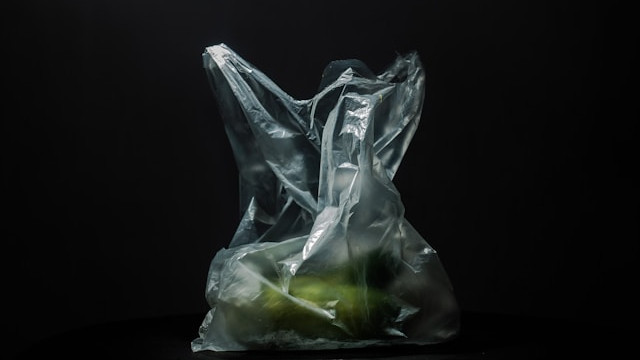 Ilustrasi mengapa plastik kresek mudah kusut.Foto: Yosafat Herdian / Unsplash