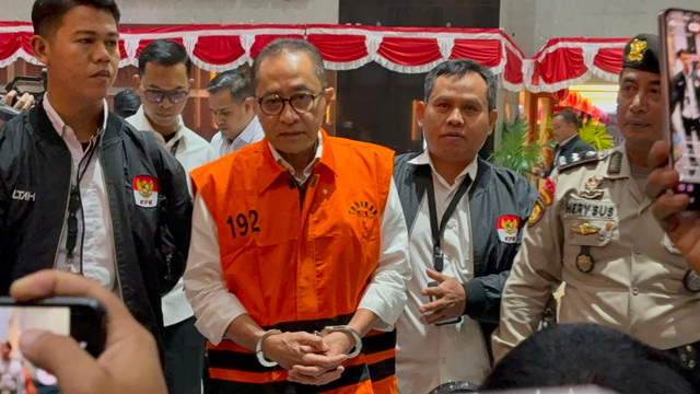 Mantan Kepala Kanwil DJP Jakarta Khusus Muhammad Haniv keluar dari Gedung Merah Putih KPK usai ditahan terkait dugaan gratifikasi di lingkungan DJP di Jakarta, Rabu (19/8/2026). Foto: Kevin Daniel/kumparan