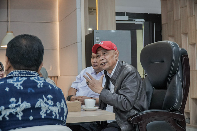 Wamensos Agus Jabo saat menerima audiensi Bupati Sumba Timur Umbu Lili Pekuwali di Kantor Kemensos, Jakarta, Rabu (19/8/2026). Foto: Dok. Kemensos