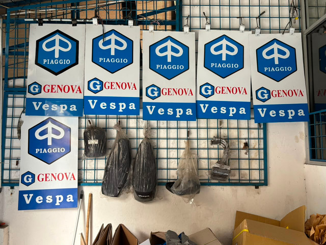 Ragam spare part Vespa di Ratu Motor, Jalan Kebon Jeruk 3, Jakarta Barat. Foto: Alvian Yoga Yulianto/kumparan