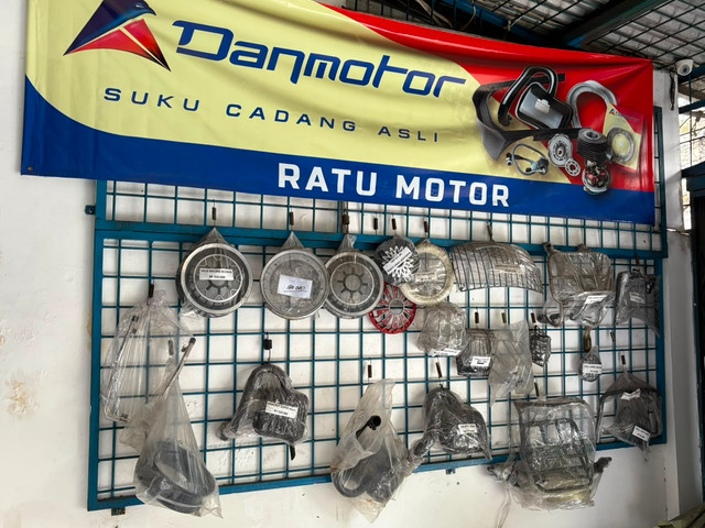 Ragam spare part Vespa di Ratu Motor, Jalan Kebon Jeruk 3, Jakarta Barat. Foto: Alvian Yoga Yulianto/kumparan