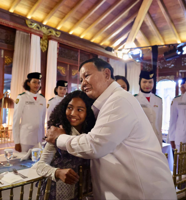 Presiden Prabowo Subianto mengundang para petugas upacara HUT ke-81 RI ke kediaman pribadinya di Hambalang, Kabupaten Bogor, Jawa Barat, Rabu (19/8/2026). Foto: Instagram/ @sekretariat.kabinet