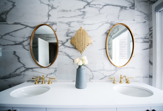 Ilustrasi Mengapa cermin kamar mandi berkabut?. Foto: Unsplash/Christian Mackie